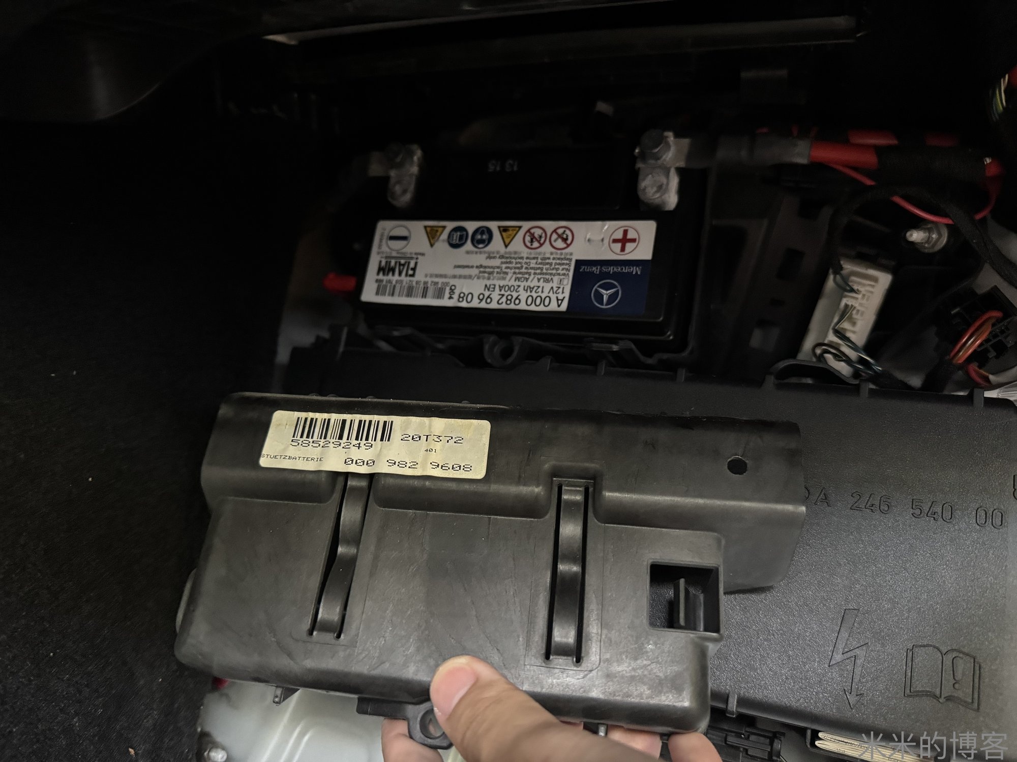 辅助蓄电池全貌