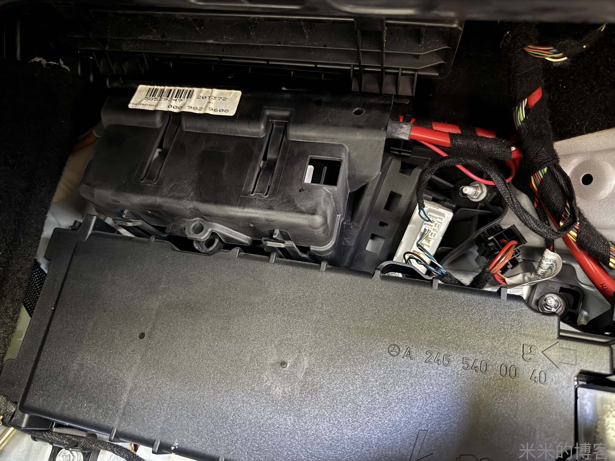 辅助蓄电池位置